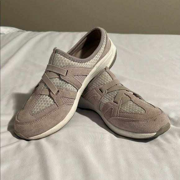 EASY‎ SPIRIT WOMENS SLIP ON SHOES SNEAKERS MULES SUEDE SIZE 7.5 - Picture 1 of 7